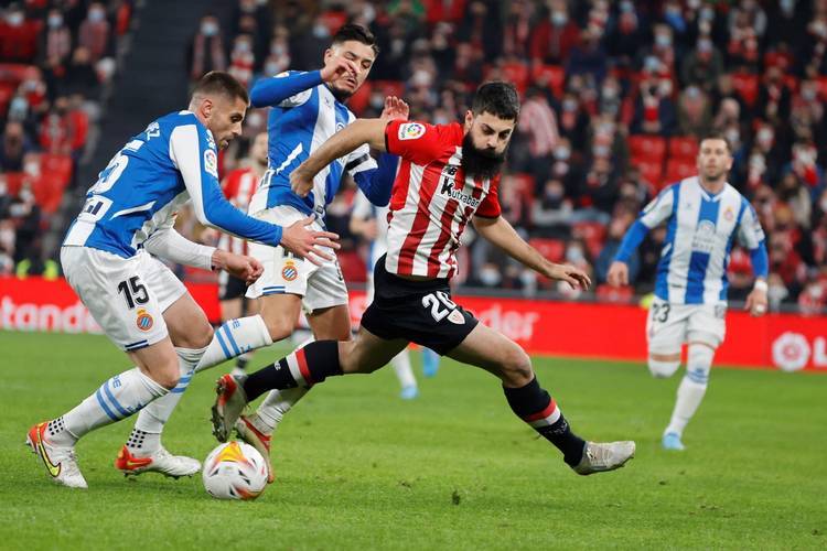 西甲激战：毕尔巴鄂主场强攻，塞维利亚客场能否稳守反击？